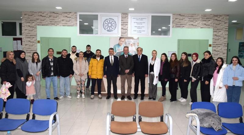 MINISTRI I SHËNDETËSISË, PROF. DR. ARBEN TARAVARI, VIZITOI UNIVERSITETIN TONË